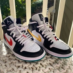 ***GENTLY WORN*** Jordan 1 Women Mid Alternate Swoosh